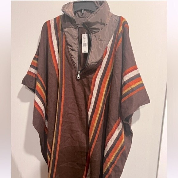 New Steve Madden women’s Striped Puffcho  sweater, top, cold weather top… - Picture 4 of 6